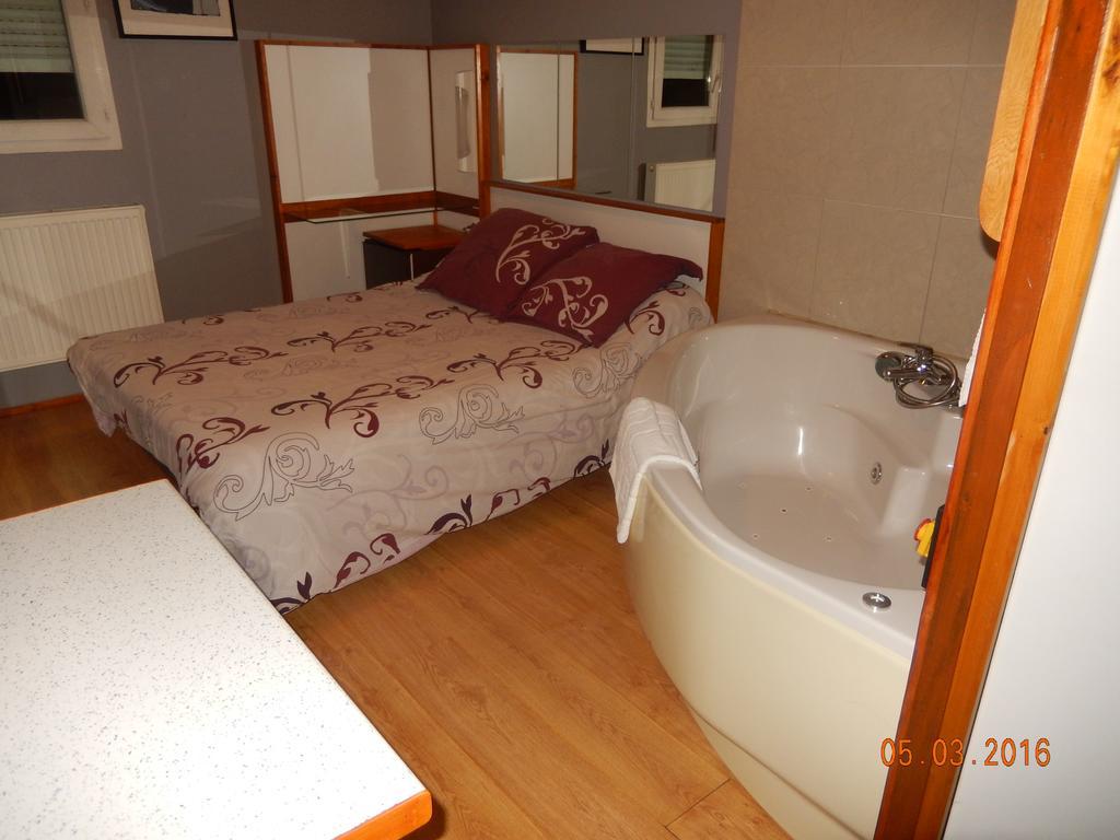 Hotel Eco Logis Espace Bellevue Séméac Eksteriør bilde
