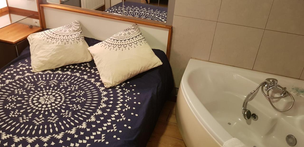 Hotel Eco Logis Espace Bellevue Séméac Eksteriør bilde